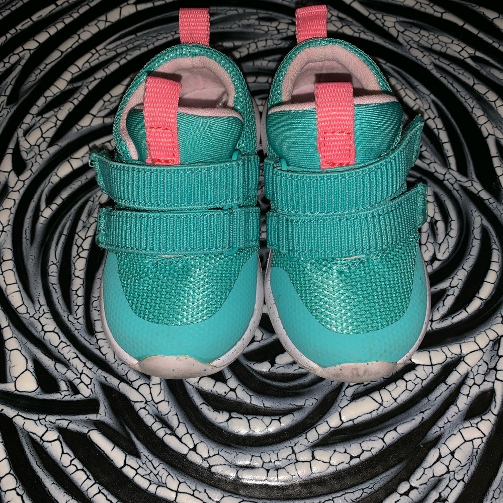 Size T6 Turquoise Circo Girls Sneakers